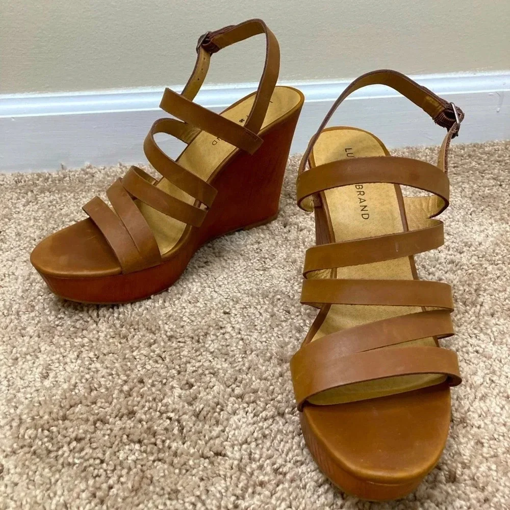 Lucky brand Latinaa strappy wedge sandals brown leather faux wood